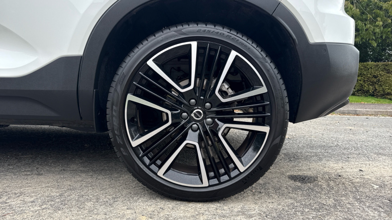 Volvo XC40 2.0 B3P Ultra Dark 5dr Auto Petrol Estate